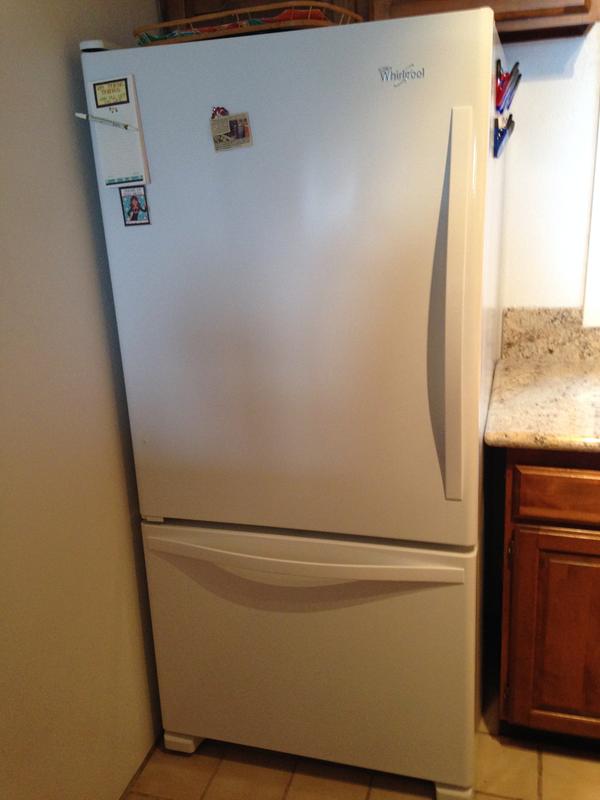 Black 33 Inches Wide Bottom Freezer Refrigerator With Spillguard Glass Shelves 22 Cu Ft Wrb322dmbb Whirlpool