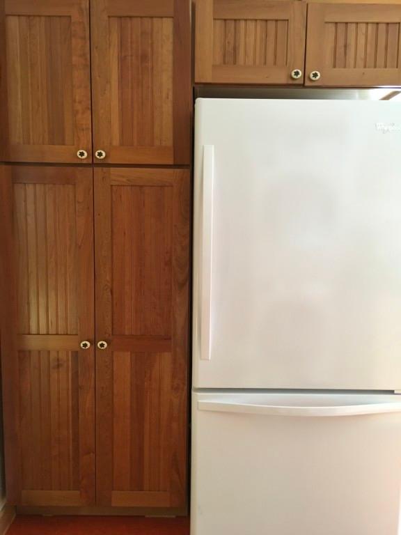 Black 33 Inches Wide Bottom Freezer Refrigerator With Spillguard Glass Shelves 22 Cu Ft Wrb322dmbb Whirlpool