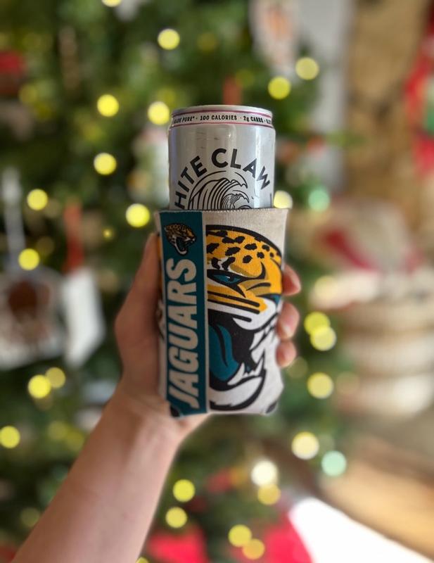 Black Cherry - White Claw®| Grab Life by the Claw