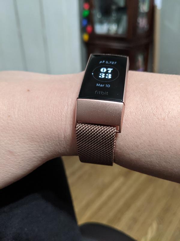 This mesh band matches my rose gold FitBit Charge 3 perfectly!