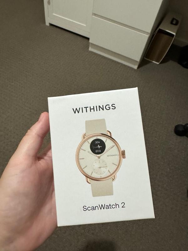Customer photo for "Amazing smart watch that looks like a real watch!"