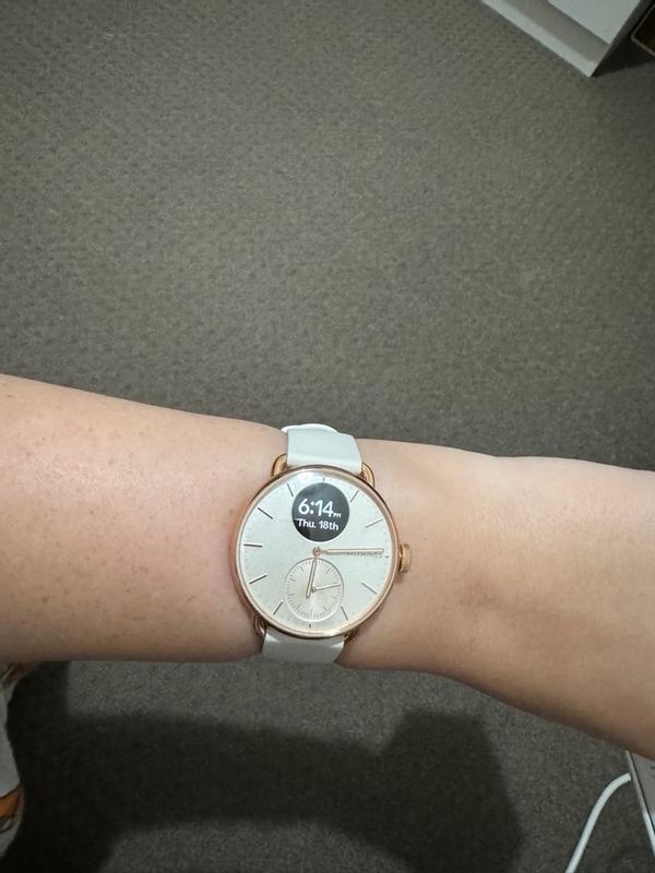 Customer photo for "Amazing smart watch that looks like a real watch!"