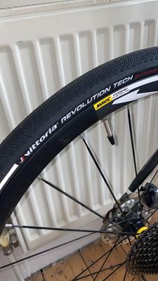 Vittoria - Revolution Tech G2.0 ロードタイヤ | Wiggle