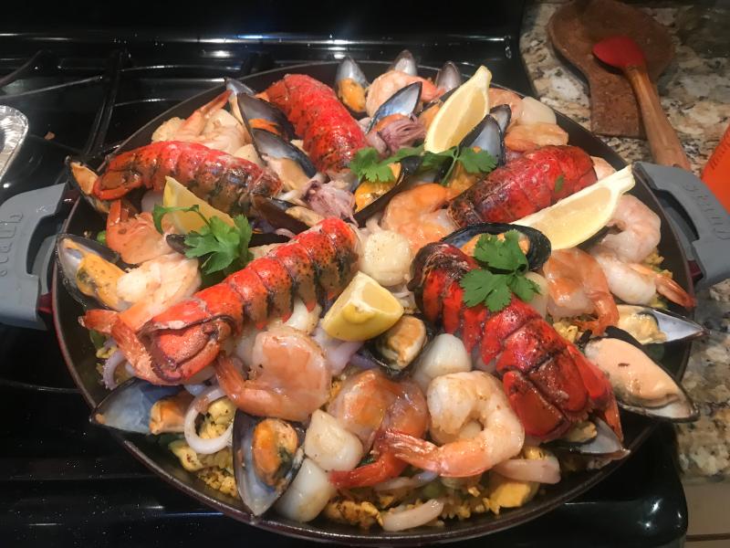 Paella Made on the Beach - Lodge 16” 12 Quart Camp Dutch Oven : r/castiron