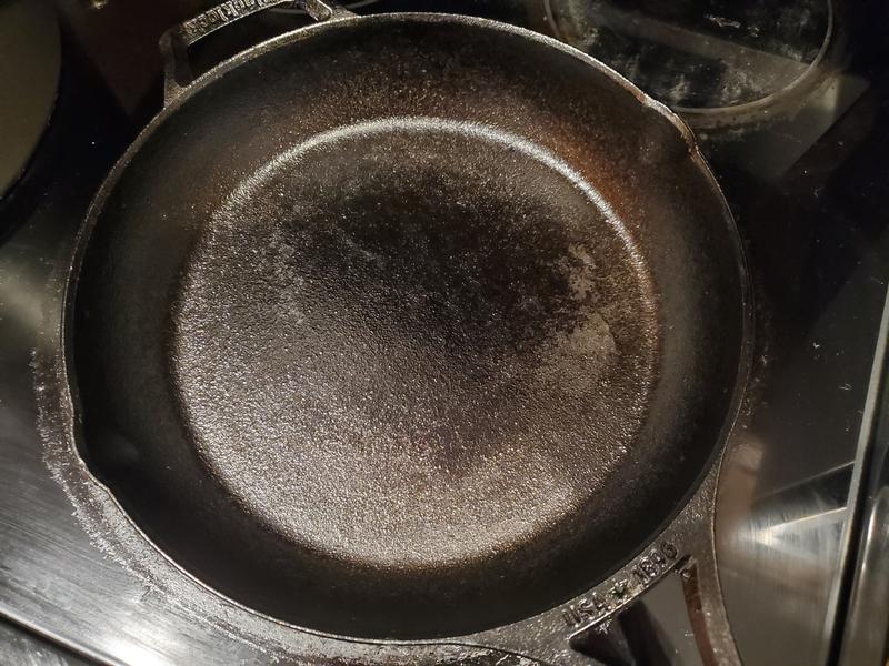 What am I doing wrong? First time using a preseasoned pan. Did not scrub w  soap, only a chain mail scrubber and hot water. : r/castiron