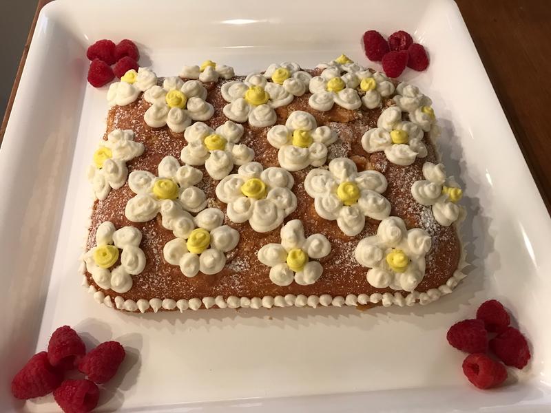 Daisy shop cake pan