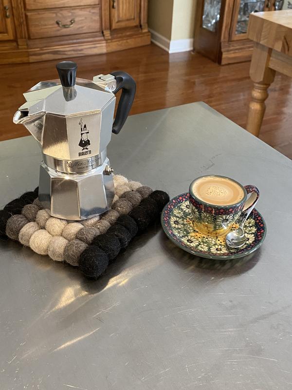 Bialetti - Moka Express: Iconic Stovetop Espresso Maker, Makes Real Italian  Coffee, Moka Pot 3 Cups (4.3 Oz - 130 Ml), Aluminium, Silver: Stovetop  Espresso Pots: Home & Kitchen 