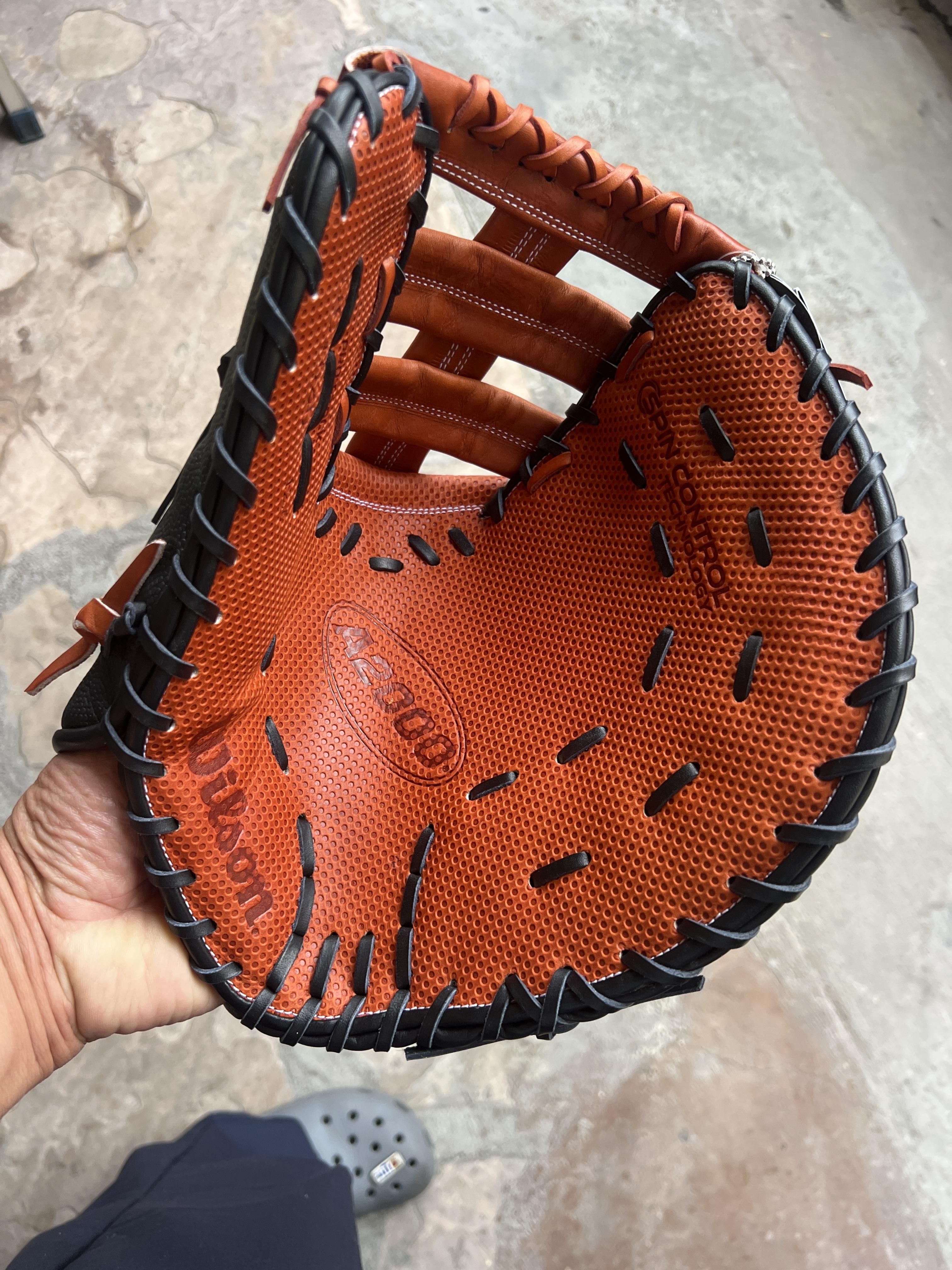 Wilson 12.5'' 1620 A2000 SuperSkin™ Series First Base Mitt w/ Spin