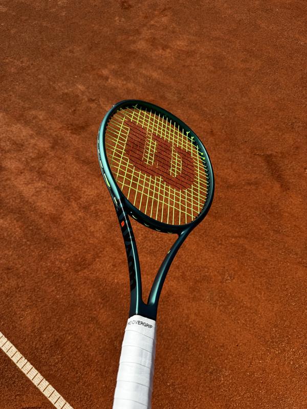 Wilson Blade 98 (16x19) v9 Tennis Racquet