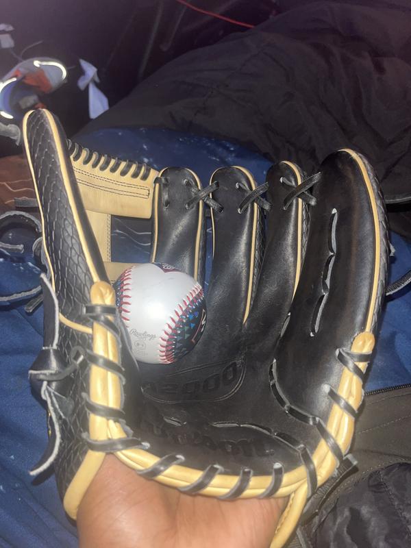 Wilson Baseball & Softball on X: Customized for @KeBryanHayes. Check out Ke 'Bryan's latest A2000 KBH13 Game Model glove design, and see why he trusts  his A2000 at third base. KE'BRYAN'S A2000