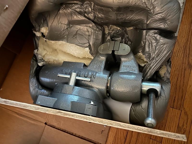 Machinist 4in Jaw Round Channel Vise w/Swivel Base | Wilton