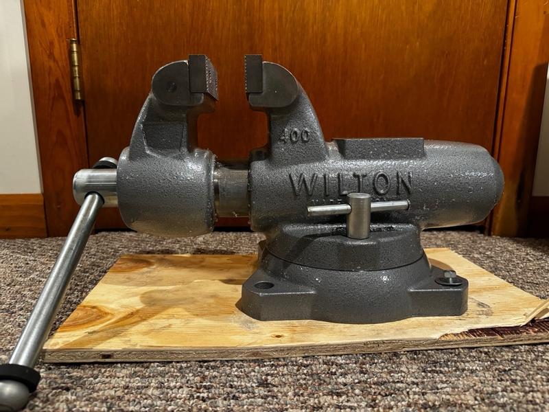 Machinist 4in Jaw Round Channel Vise w/Swivel Base | Wilton
