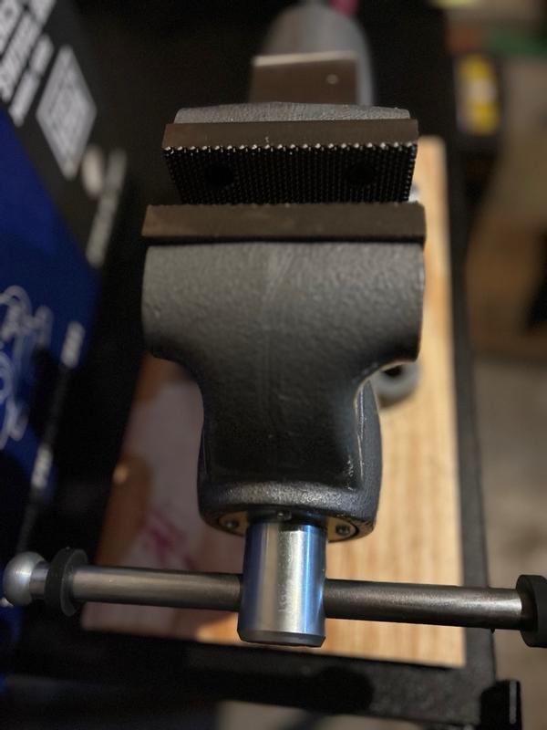 Machinist 4in Jaw Round Channel Vise w/Swivel Base | Wilton