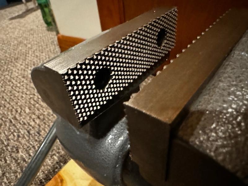 Machinist 4in Jaw Round Channel Vise w/Swivel Base | Wilton Tools