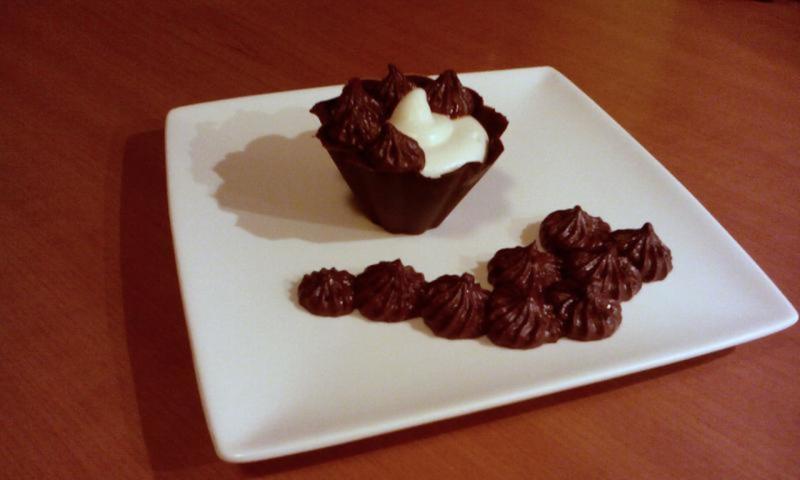 Chocolate mousse desert - using 2 tips