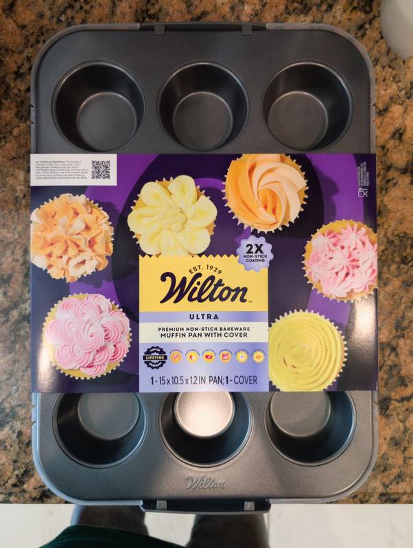 Wilton Cupcake Pan With Lid Ultra Bake Professional Non-Stick