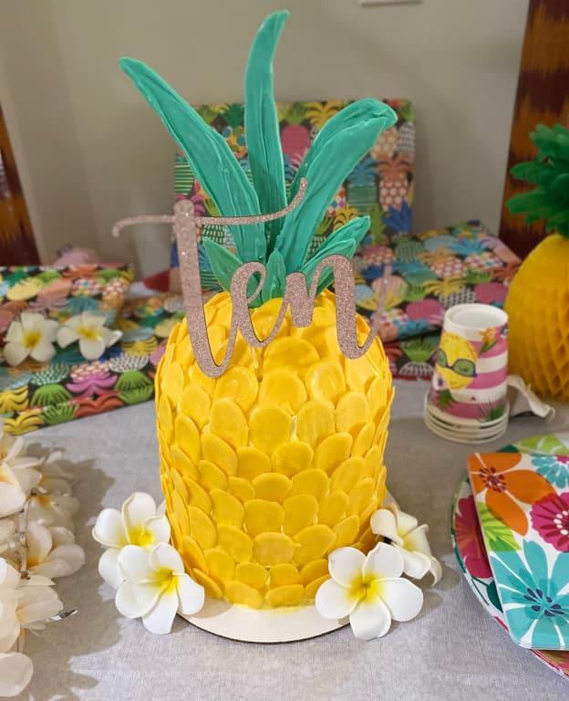 Brush Stroke Pineapple Cake Wilton