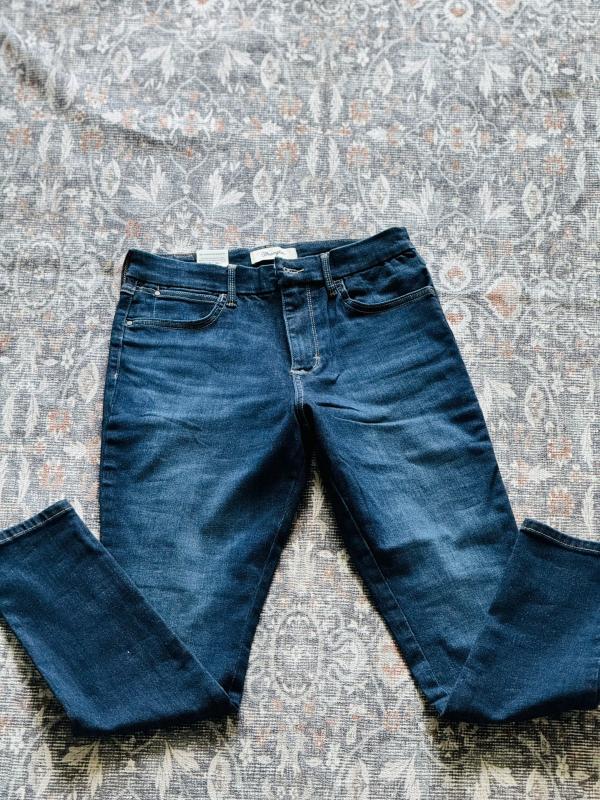 Customer photo for "I LOVE these skinny jeans!"