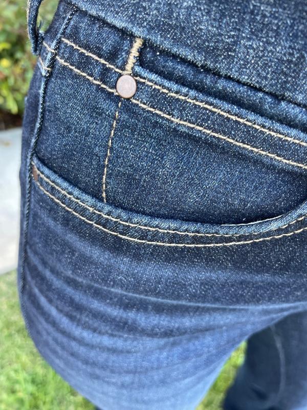 Customer photo for "Nice comfy jeans and dark autumn color, perfect"