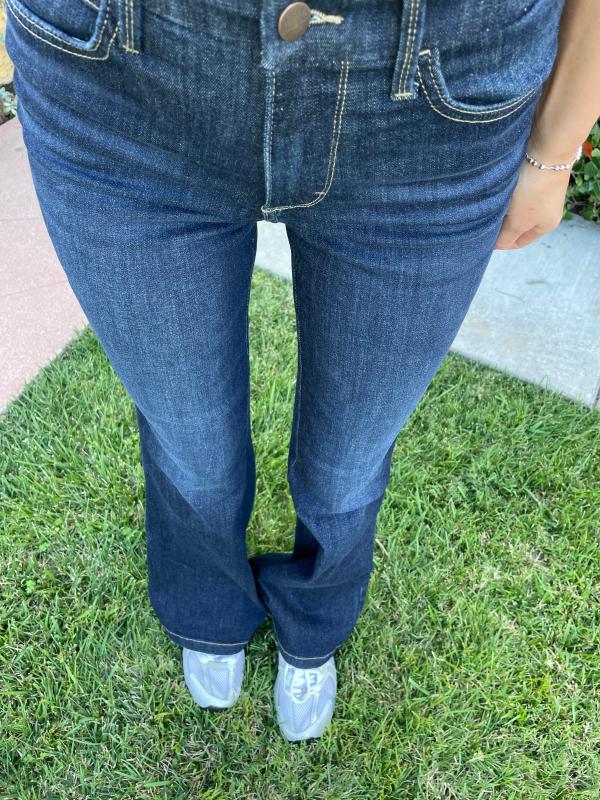 Customer photo for "Nice comfy jeans and dark autumn color, perfect"