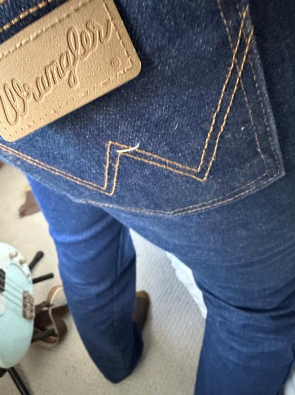logo fell right off a week in. i would love a replacment pair if possible