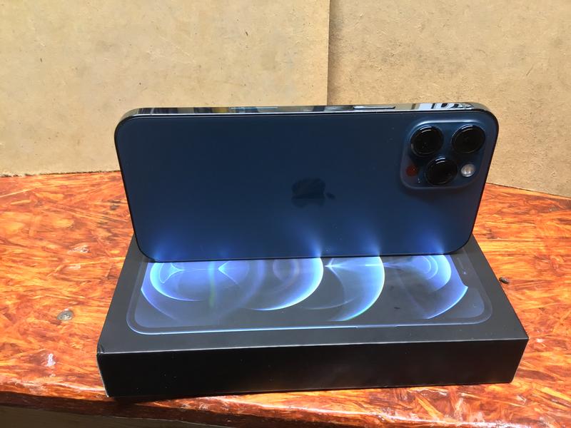 The stainless steel band did not bend or break no cracks in the front or the back of the phone