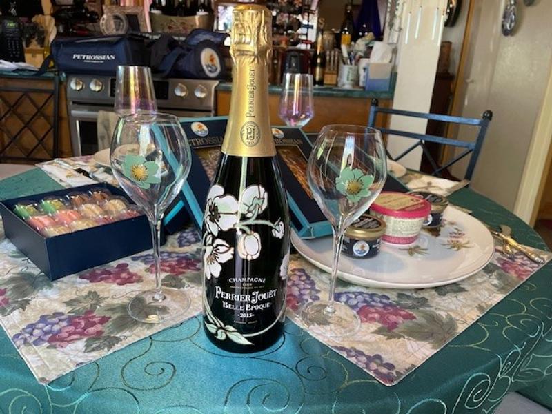 Perrier Jouet Belle Epoque Champagne Gift with 2 Glasses