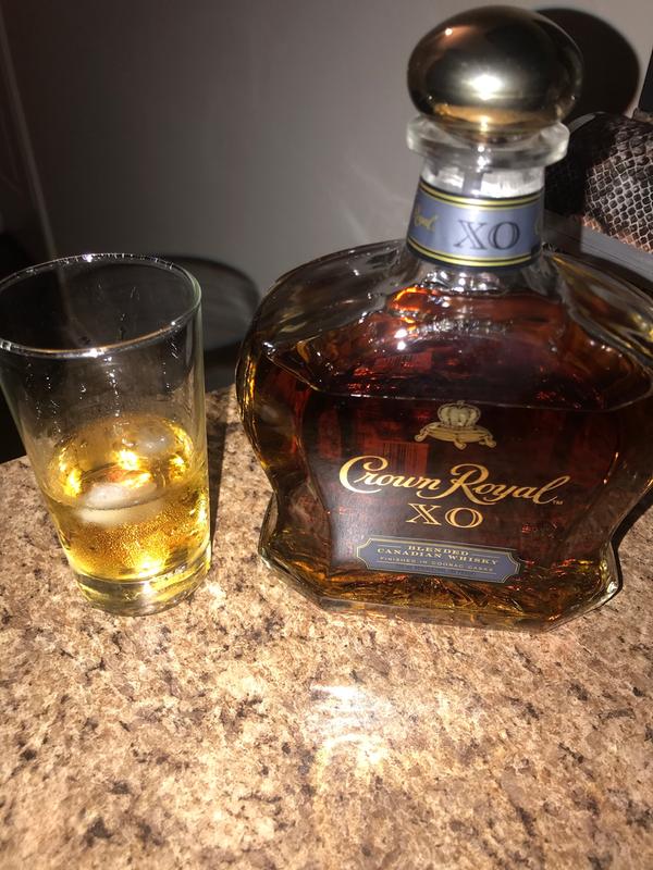 Crown  XO ブレンデッドウイスキー 750ml 7da080f0b85a29e018de50dced186a