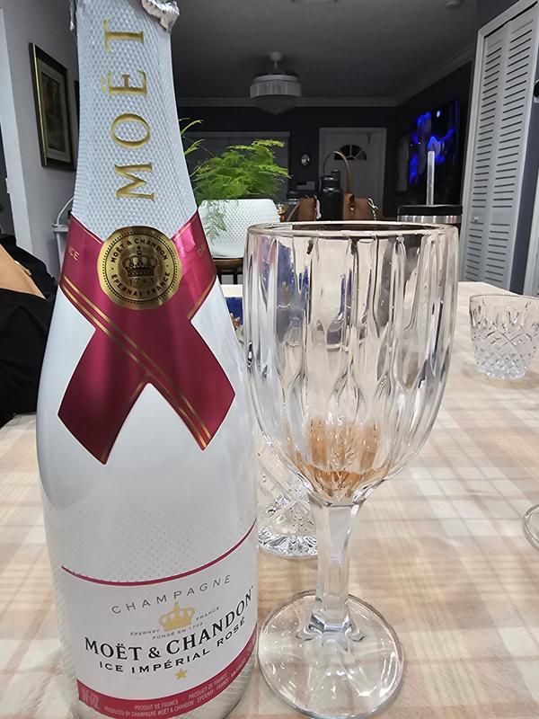 MOET BRUT ROSE IMPERIAL EOY 2021 GIFT 2021 – Wine Chateau