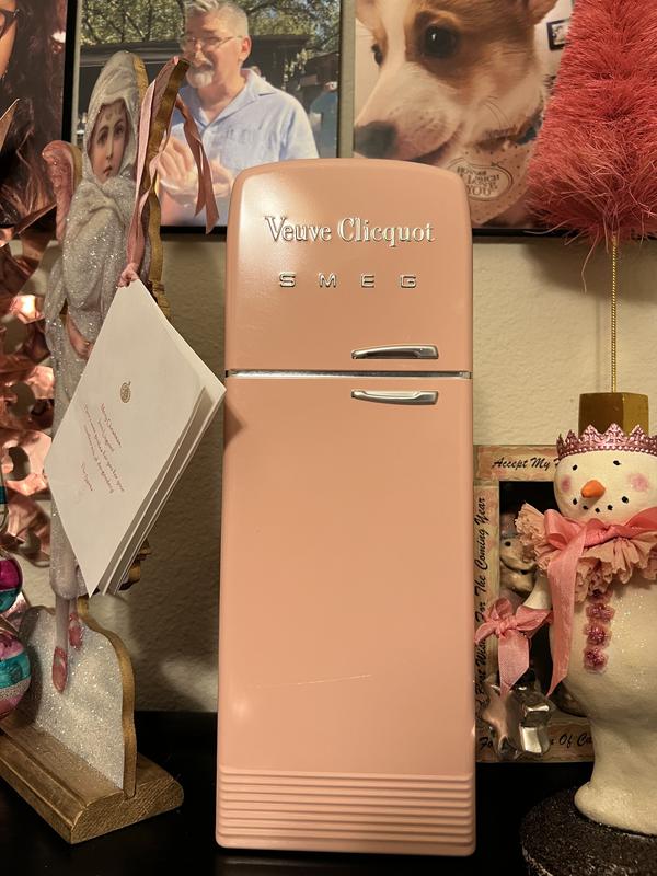 Champagne Veuve Clicquot, Brut Rose, metal fridge box, 750 ml