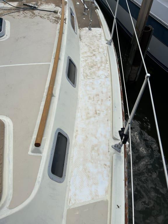 TotalBoat Halcyon Pre-tinted Clear Amber Clear Exterior Wood Stain