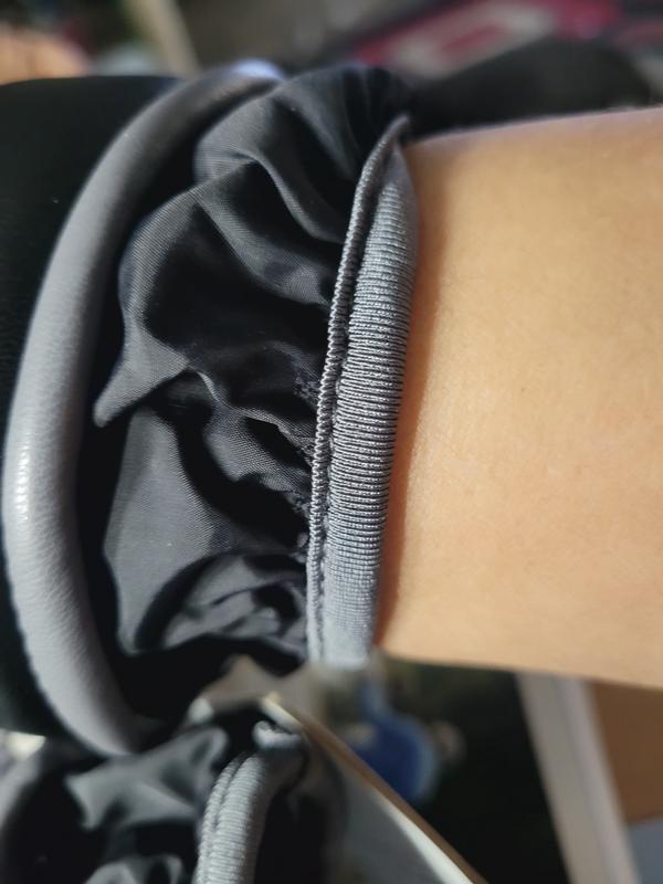 Air won't enter the sleeve or go down the glove