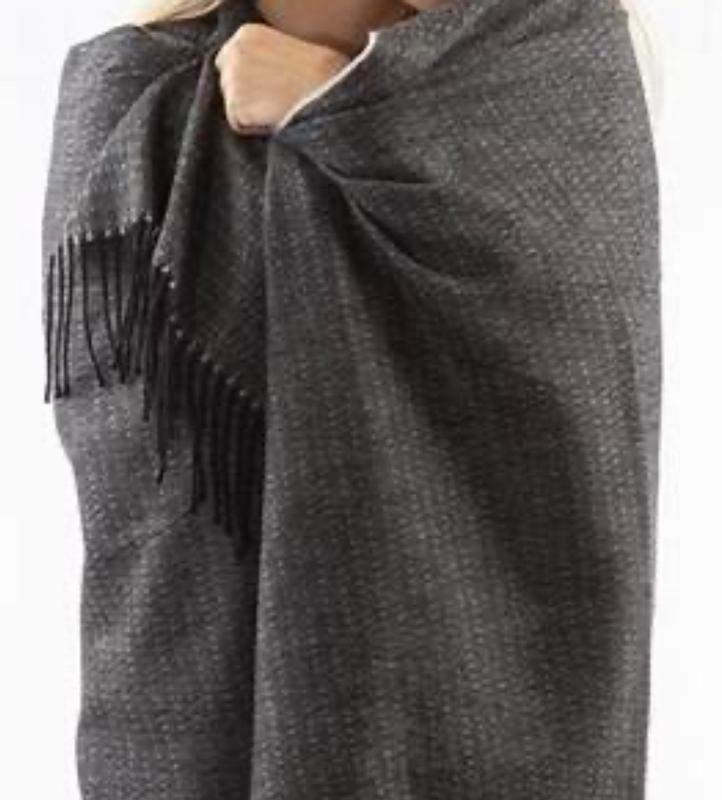 Women's Scarf with Fringe – Isotoner.com USA