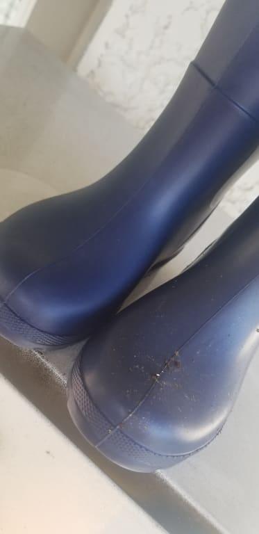 Left one after simply just wiping it off when they dried off & right one was after they dried but before wiping it off. Love how easy they are to clean off as well.