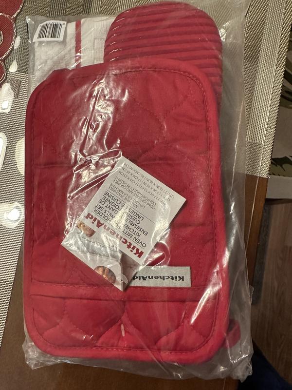 Set of red KitchenAid oven mitt/pot holders