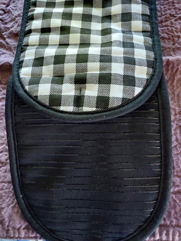 A picture of the grippy things on the ends