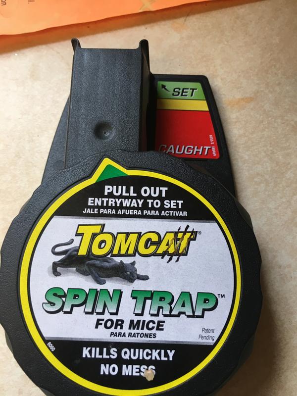 Tomcat Spin Trap for Mice, Fully Enclosed Mouse Trap Provides a Quick,  No-Mess Kill, 2 Traps