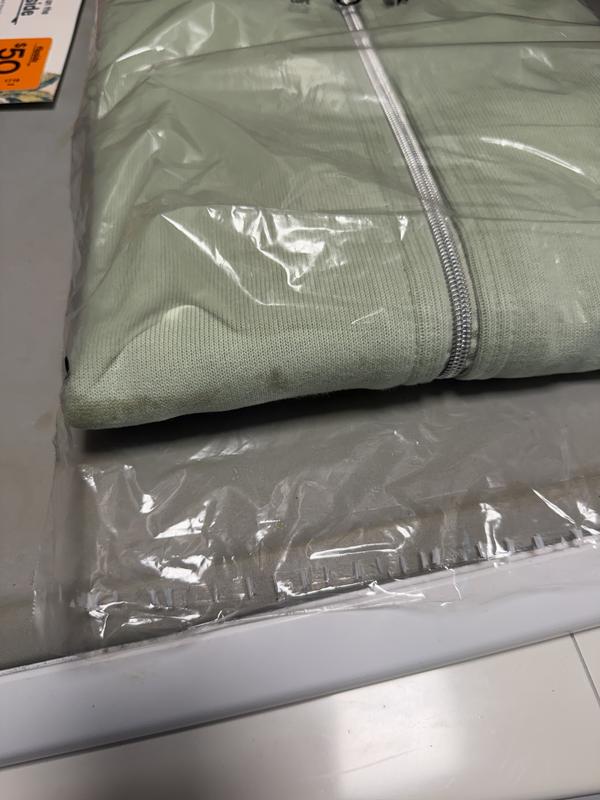 Customer photo for "Wet shipping package = stained product"