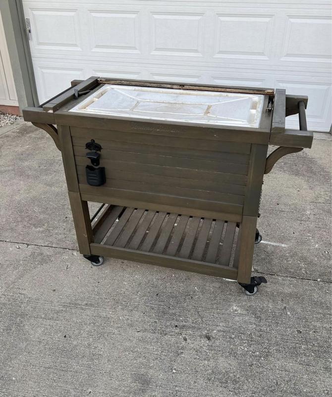 Backyard Oasis Insulated Rolling Cooler