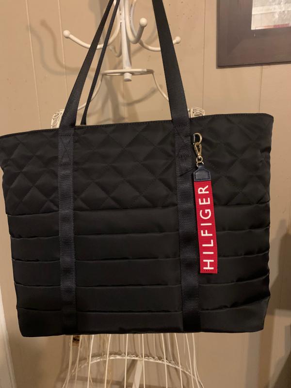 Exterior of the tote with keychain