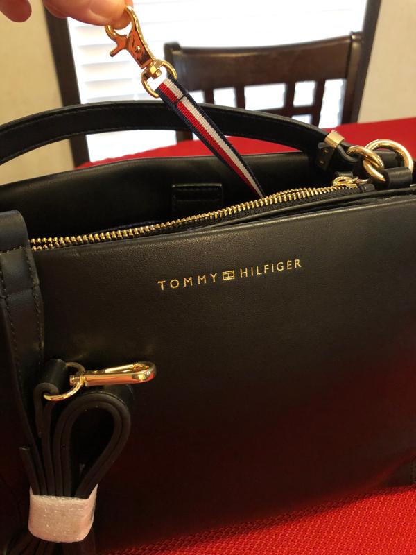 I like the clip inside I attach my keys to it.