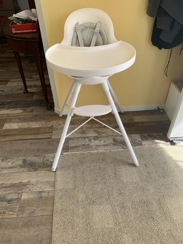 Chair at middle level with tray and footrest