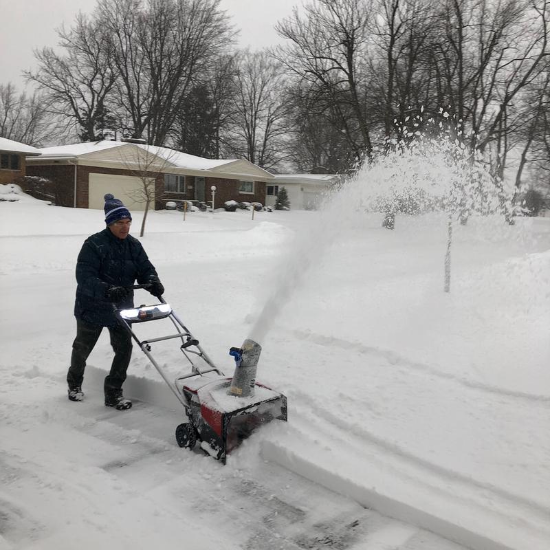 Cleans up a few inches of snow very nicely!