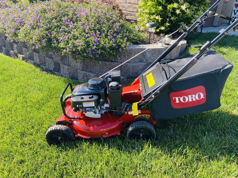 Toro self propelled best sale mower with honda engine