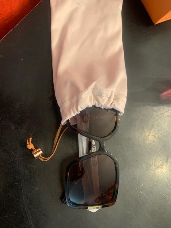 Customer photo for "Fancy packaging, great design"
