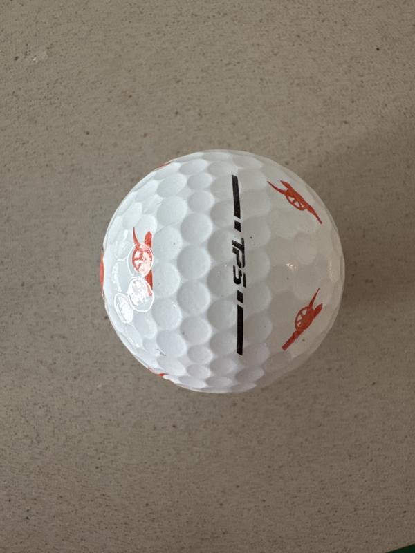 TP5 pix Arsenal Golf Balls | TaylorMade