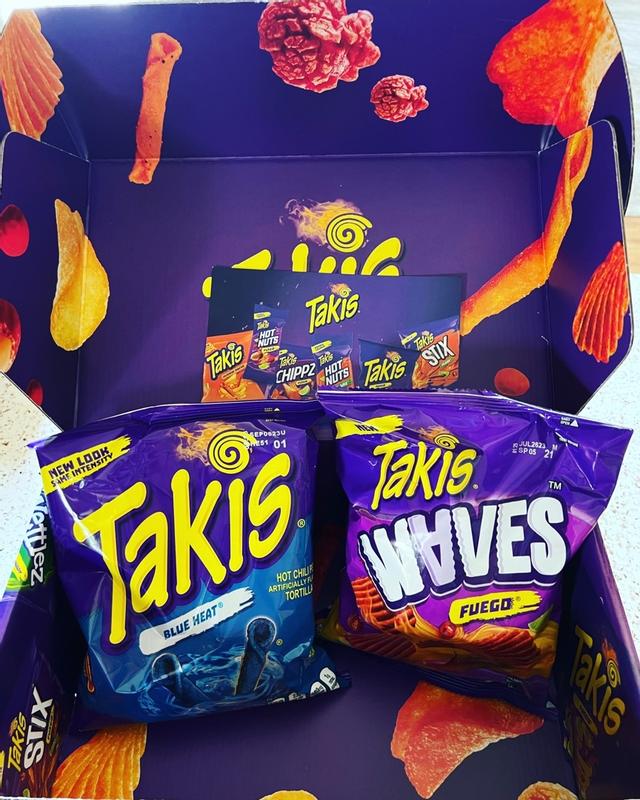 Takis Blue Heat Rolled Tortilla Chips, Hot Chili Pepper Artificially  Flavored, 9.9 Ounce Bag