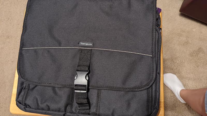 Targus messenger hotsell bag 15.6