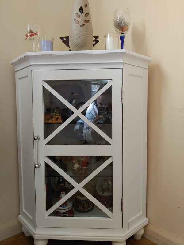 Bigger pieces on top due to shelves are shorter inside