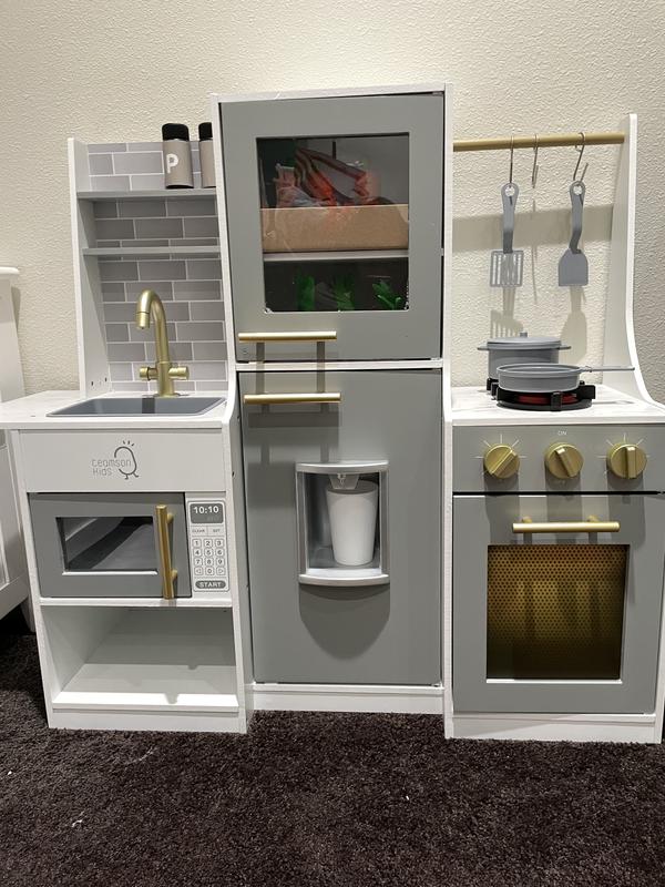 Customer photo for "Fun and adorable little kitchen"